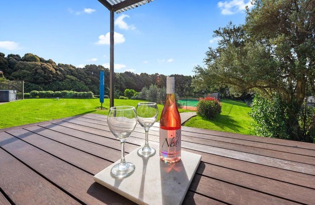 Courtside Quarters - Waihi Beach Holiday Home