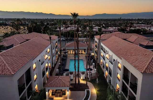 Courtyard By Marriott Palm Springs