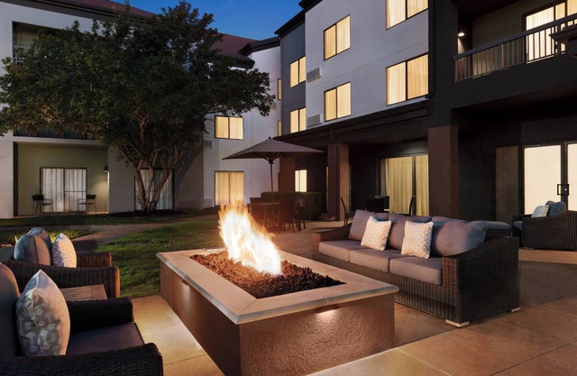 Courtyard by Marriott Tulsa Central