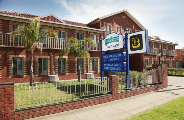 Courtyard Motor Inn