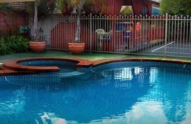 Courtyard Motor Inn