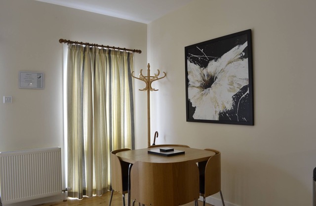 Courtyard Studio (Auchendennan)