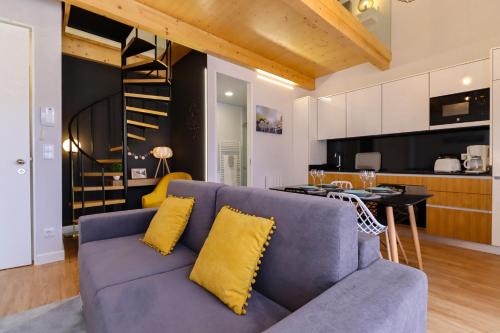 Coutinho Apartment - Modern Ap in the City Centre with Balcony