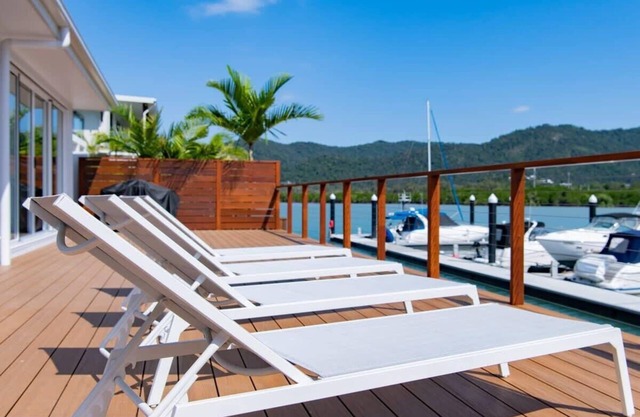 Cove 18 Luxury Whitsunday Waterfront Beach House
