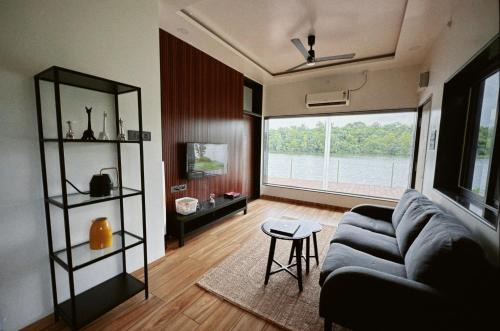 Cove - A Lake Cottage
