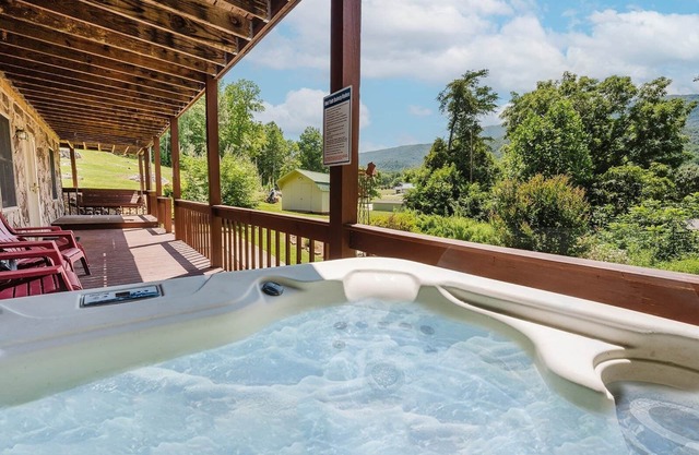 Cove Mountain Rest 3 Bedroom Home by RedAwning
