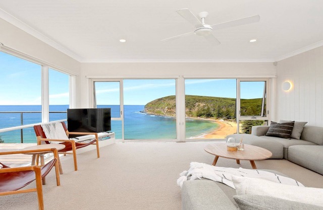 COVE | Stunning views, wifi, walk to beach | Accom Holidays