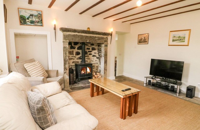 COVERCOTE, pet friendly, with open fire in Leyburn