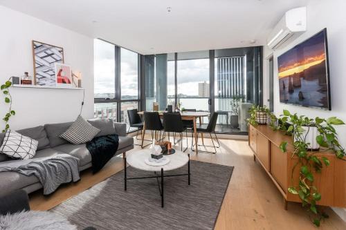 Coveted Collingwood - Balcony Hideaway with Views
