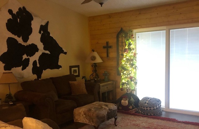 Cowhide Creek Cabin con WiFi y A / C