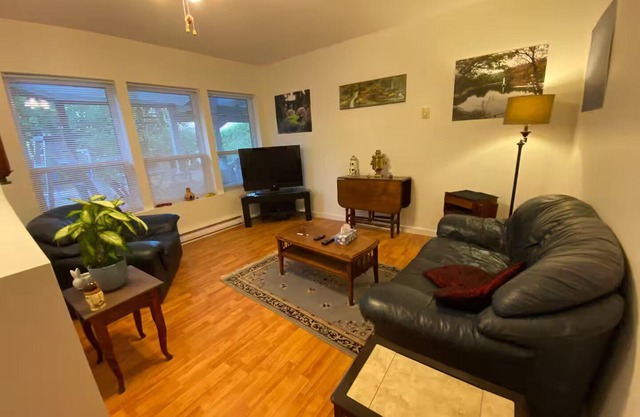 Cowichan Bay Private Entrance 1-Bdrm Suite Quiet
