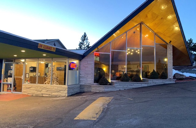 Coyote Mountain Lodge
