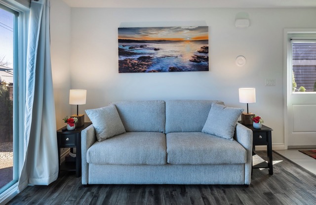Cozy Two Bedroom, centrally located