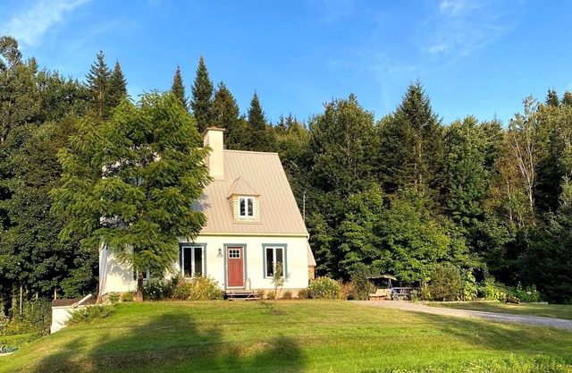 Cálida casa con spa a 10 minutos de Village Vacances Valcartier.