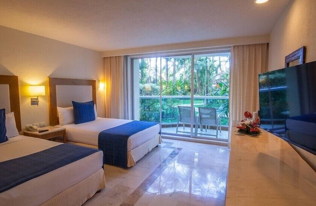 Cozumel Beach-Front Studio w Pool Acces for Romantic Getaway