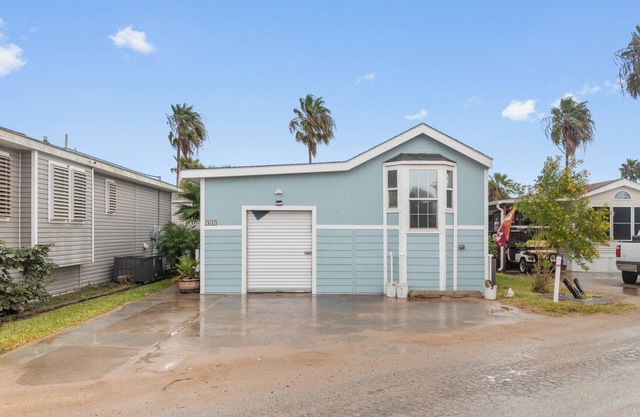 Cozy 1 bed retreat in Port Isabel, perfect for a getaway.