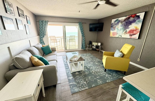 Cozy 1-bedroom North Myrtle Beach Oceanfront Condo with Pool