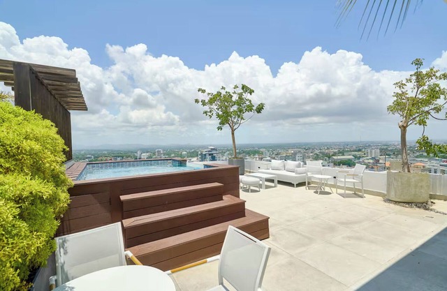 Cozy 1-bedroom apartment in brilliant Santo Domingo with AC, fitness room
