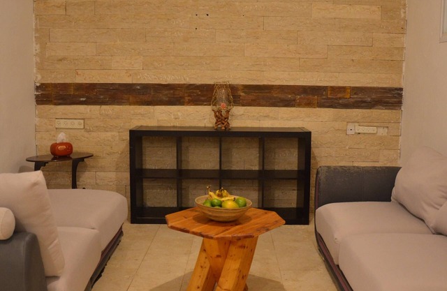 Cozy 1-bedroom apartment with a beautiful garden in Be'er Sheva with WiFi, AC