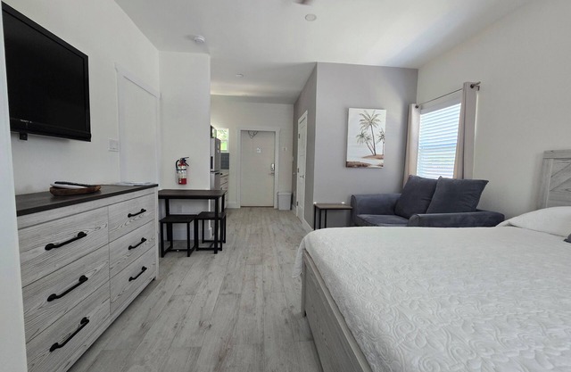 Cozy 1-bedroom apartment in Beach Bay, Bodden Town, Grand Cayman.