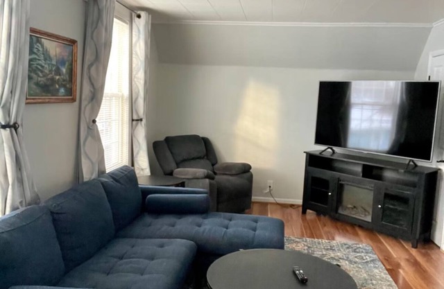 Cozy 1-bedroom apartment with WiFi, AC peaceful Lackawanna.