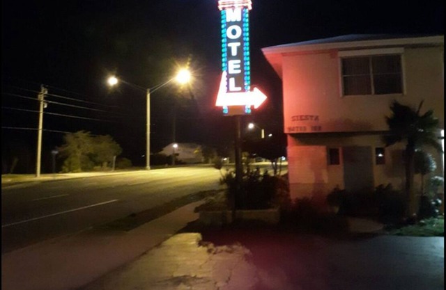 Cozy 1-bedroom apartment in brilliant Titusville with AC, WiFi with water views
