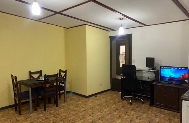 Acogedor apartamento, full equipado, cerca de la ciudad. Seguro, amplioyCentrico