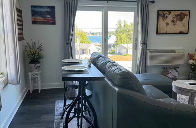 Cozy 1-bedroom apartment with WiFi, AC in charming St. Ignace