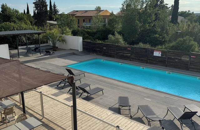 Cozy 1-bedroom apartment in beautiful Éguilles with AC,POOL