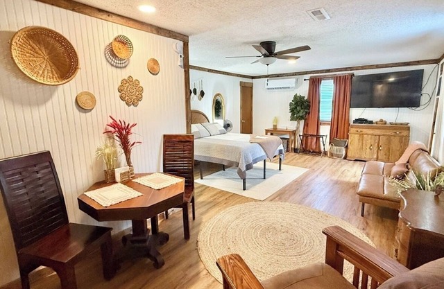 Cozy 1-bedroom apartment with AC, WiFi in enjoyable Harrison