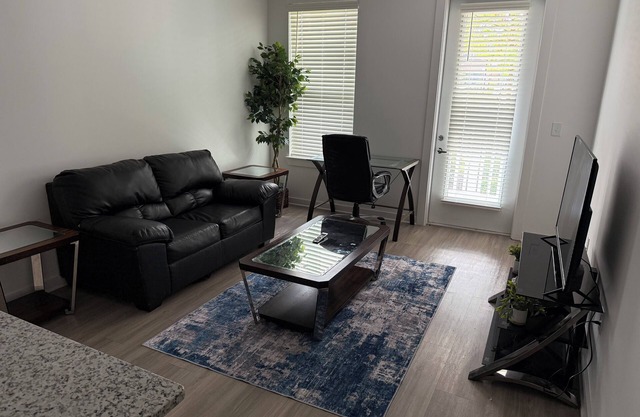 Cozy 1-bedroom apartment in charming Kennesaw with AC