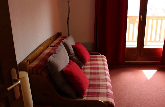 Cozy 1-Bedroom Apartment for 4 with South-Facing Balcony in Valloire