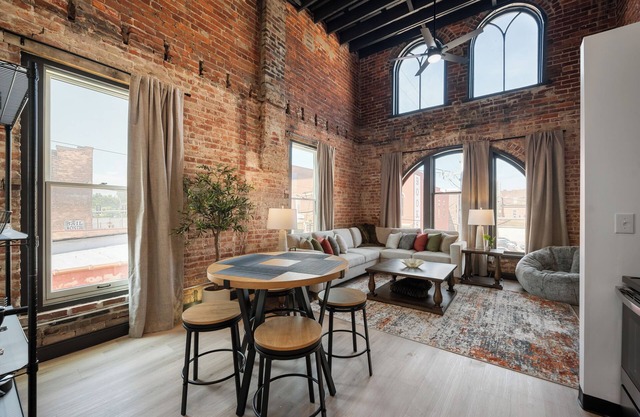 Cozy 1-bedroom apartment in fabulous Wabash with WiFi, AC