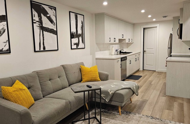Cozy 1 Bedroom Basement Suite