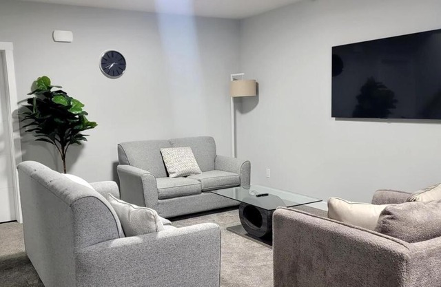 Cozy 1 bedroom basement suite in Southwest Calgary