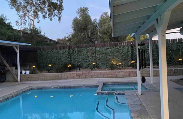 Cozy 1 bedroom bungalow pool & spa