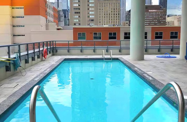 Cozy 1-bedroom condo in Toronto with WiFi, fitness, Pool, Hot Tub, Steam & Sauna