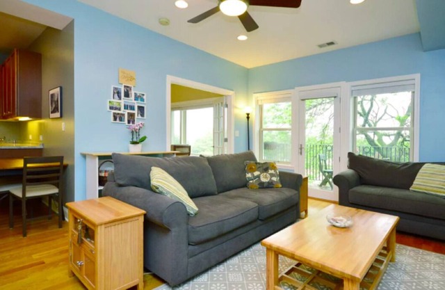 Cozy 1 Bedroom Condo overlooking Lake Michigan 🏖