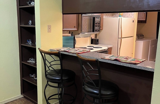 Cozy 1-bedroom condo with WiFi, AC in amazing Mission