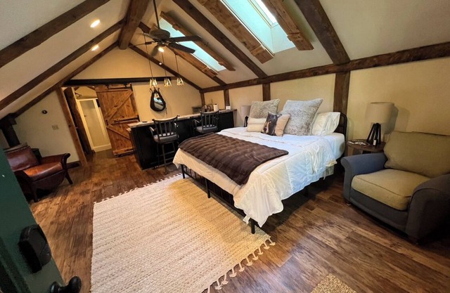 Cozy 1-bedroom cottage on the lake + Dock in charming Crosslake