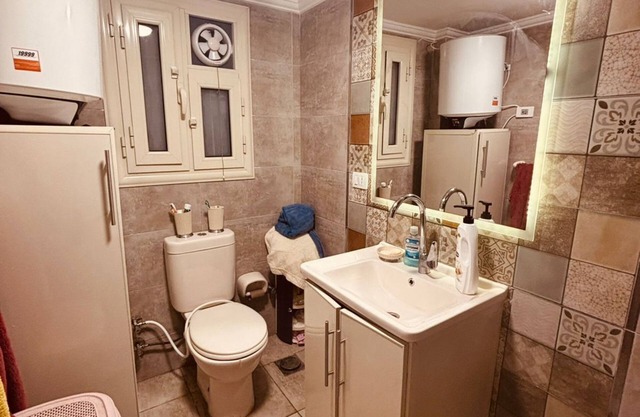 Cozy 1-bedroom condo with WiFi, AC in terrific Alexandria
