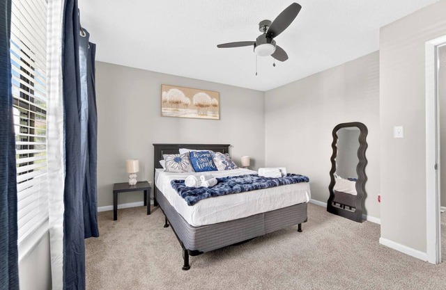 Cozy 1-bedroom Gem 5mins to Downtown: Pool-Gym-Parking