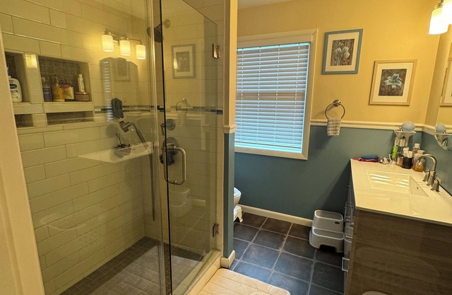 Cozy 1-bedroom house in charming South Windsor with AC, WiFi