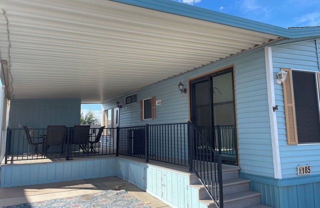 Cozy 1 bedroom home in awesome Arizona City 55+community with pool & gym