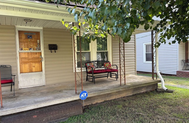 Cozy 1-bedroom house in welcoming Salisbury with AC