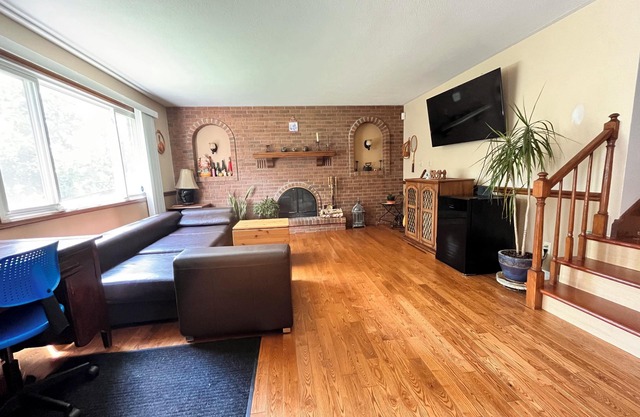 Cozy 1-bedroom in house with WiFi, AC in enchanting St. Catharines