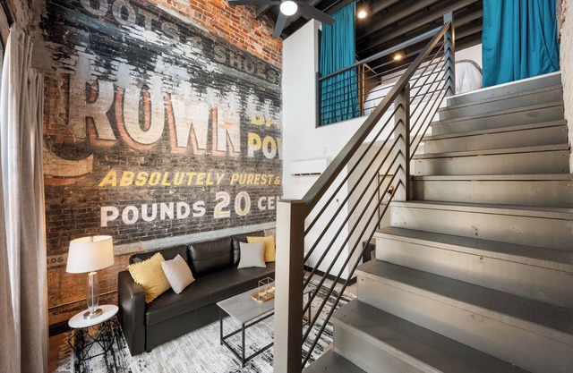 Cozy 1-bedroom loft apartment with AC and WiFi in charming Wabash