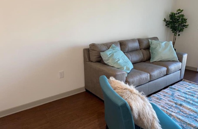 Cozy 1-Bedroom, minutes away from The Star