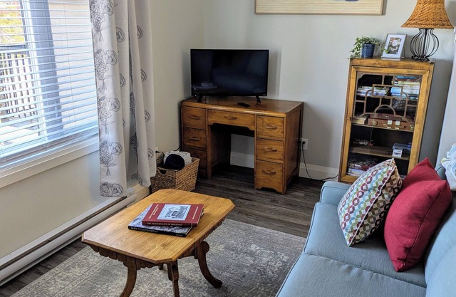 Cozy 1 bedroom on Brighton Bay