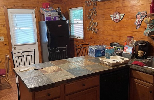 Cozy 1 Bedroom, one sofa bed Cottage House 10 min from Lake Pointe Sports Ctr